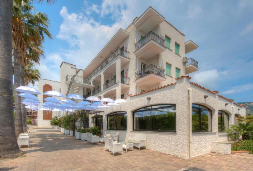 Blu Mare Apartments Pietra Ligure Exteriör bild